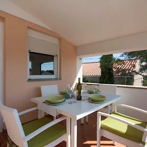 Luka Appartement Vir